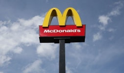 McDonald stops NHS discount at restaurants in UK despite... co.uk McDonalds warns customers it is axing its NHS discount
