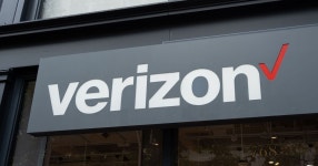 Verizon outage LIVE: T Mobile and AT&T down as phones in SOS mode in 11 cities | Express.co.uk Verizon down LIVE Outage sparks... 