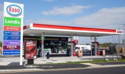 Oil price crash: Joy for UK motorists as cost of barrel slumps to $104 | World | News | Express.co.uk Oil price crash: Joy for UK... 