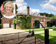 Mary Berry unveils worlds longest hand-knitted bunting | UK | News | Express.co.uk Great British KNIT Off: Mary Berry unveils... 