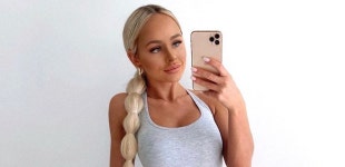 Allie Auton Flaunts Bombshell Body During Beachside Picnic