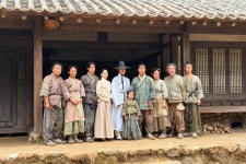 왕사남 비하인드 사진 또 떴다 - 인스티즈(instiz) 연예 카테고리 왕사남 비하인드 사진 또 떴다