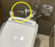 공중화장실에서 너넨 이거 손발 중에 뭐로 눌러? - 인스티즈(instiz) 이슈 카테고리 공중화장실에서 너넨 이거 손발 중에 뭐로 눌러?