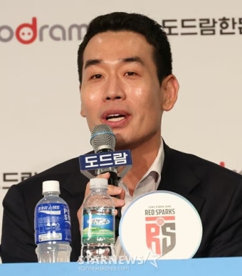 '올해도 챔프전 간다' 현대건설, 강성형 감독은 '정관장' 말했다 < 일반 < 스포츠 < 기사본문 - 아이즈(ize) '올해도 챔프전 간다' 현대건설, 강성형...