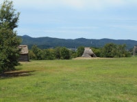 【馬高縄文館　火焔土器ミュージアム（馬高遺跡、三十稲場遺跡）】アクセス・営業時間・料金情報 - じゃらんnet