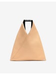 MM6 메종 마르지엘라(MM6 Maison Margiela) 페이크 레더 베이지 트라이앵글 백 S54WD0043 P4002 H8671 | jentestore