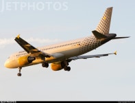 EC-MBE | Airbus A320-214 | Vueling | Pavel Koten | JetPhotos