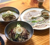 족발·보쌈·돼지갈비·떡볶이·순댓국·감자옹심이칼국수 < 문화/생활 < 뉴스 < 기사본문 - KtN 생방송 투데이  대박신화 맛집 위치는? 족발... 