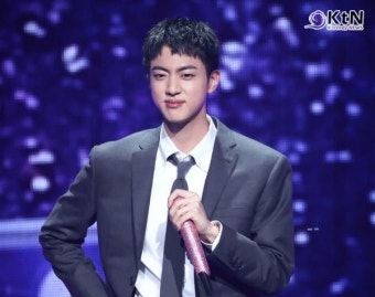 방탄소년단 진, 2024 파리 올림픽 성화봉송 주자로 평화의 불씨... 진, 2024 파리 올림픽 성화봉송 주자로 평화의 불씨 전달 한다