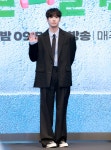 [KtN 포토] 얼굴에 썸 있네~핸썸 이준영, 기럭지도 남달라 < 연예/스포츠 < 뉴스 < 기사본문 - KtN (K trendy NEWS) [KtN 포토] 얼굴에 썸 있네... 