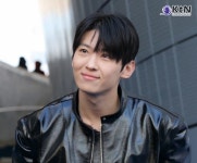 “걷는 것조차 어색해”… 덱스, ‘아이쇼핑’ 발연기 논란 터졌다 < 엔터 < 뉴스 < 기사본문 - KtN (K trendy NEWS) “걷는 것조차 어색해”... 