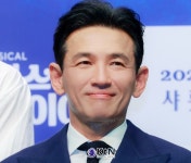 '황정민 스토킹' 40대 여성 벌금 600만원…약식명령보다 형량 늘어 < 브리핑 < News < 기사본문 - KtN (K trendy NEWS) '황정민 스토킹' 40대... 