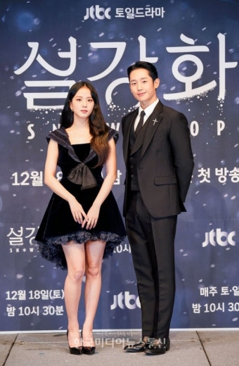 [KM포토] 지수-정해인 '깔끔한 비주얼 커플' < 포토뉴스 < 방송연예 < MP (Media Post) < 기사본문 - 한국미디어뉴스통신 [KM포토] 지수-정해인...