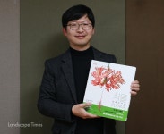 [인터뷰]가드너가 글을 쓰는 이유…“책의 힘 빌어 정원문화 확산에 기여할 수 있다면” < 정원 < 정원·산림 < 기사본문 - Landscape Times... 