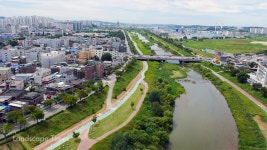 오산시, 올해 오산천에 한뼘정원 100개 만든다 < 정원 < 정원·산림 < 기사본문 - Landscape Times 오산시, 올해 오산천에 한뼘정원 100개... 