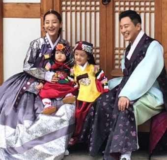 사강 남편, 가족들과 함께 '훈훈' < 핫이슈 < 기사본문 - 라이브엔 사강 남편, 가족들과 함께 '훈훈'
