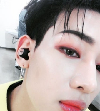 갓세븐(GOT7) 뱀뱀, 콘서트 마치고 찍은 셀카 SNS에 공개..'조각같은 비주얼 눈길' < SNS포토 < 스타 < 기사본문 - 라이브엔 갓세븐(GOT7) 뱀뱀...