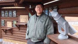 강릉에서 자신만의 시선으로 새를 기록하는 최민석 사진 작가