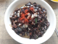 짜장면에 고춧가루 넣으시나요jpg - MANIA