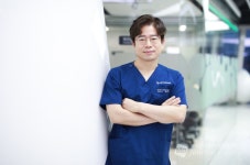 중점‘러블리안성형외과’ < 新명의열전 < MDFOCUS < 기사본문... 눈 성형의 결과가 만족스럽지 않다면, 고난도 재수술 중점‘러블리안성형외과’