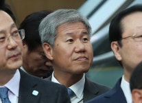 김수현 청와대 정책실장이 쓴 책 살펴보니… < 경제 < 조현호 기자 - 미디어오늘 김수현 청와대 정책실장이 쓴 책 살펴보니…