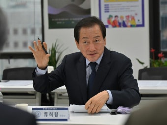 “류희림 위원장 자기가 고발, 심의, 징계하는 전무후무한 신공 발휘”... 미디어오늘 “류희림 위원장 자기가 고발, 심의, 징계하는 전무후무한...