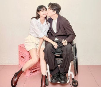 '전신마비' 박위, 10년만 걸음에 함박 미소...송지은도 응원한 '기적의 재활' < 연예 < 기사본문 - 메타코리아 '전신마비' 박위, 10년만 걸음에...
