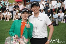 [mhn포토] 박현경-이시우, 제자 현경 축하해