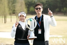 [mhn포토] 김민주, 스승 최형규와 함께
