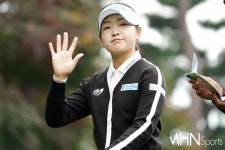 [mhn포토] 유현조, 시즌 2승 노리는 손 인사