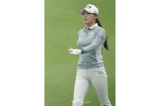 현세린 내 볼 어디로[포토]