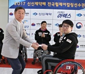 엠에이치씨스포츠 | 여기보세요 찰칵, MVP 시상입니다. < 스포츠종합 < 스포츠 < 기사본문 - MHN / 엠에이치앤 여기보세요 찰칵, MVP 시상입니다. - MHN / 엠에이치앤