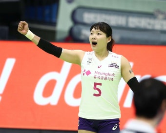 '디그여왕' 김해란, 출산 후 흥국생명 복귀...김연경 잔류 가능성... 뉴스 '디그여왕' 김해란, 출산 후 흥국생명 복귀...김연경 잔류 가능성...