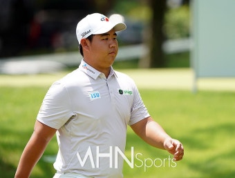 김주형 '우승향해 뚜벅뚜벅~'[포토] < 포토 < 골프 < 스포츠 < 기사본문 - MHN스포츠 김주형 '우승향해 뚜벅뚜벅~'[포토]
