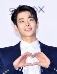 아스트로 MJ 멋진 미소[포토] < 포토뉴스 < 연예 < 기사본문 - MHN / 엠에이치앤 아스트로 MJ 멋진 미소[포토]