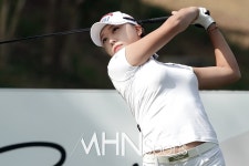 문정민 장타자의 파워 티샷[포토] < 포토뉴스 < 골프뉴스 < 스포츠뉴스 < 기사본문 - MHNsports / MHN스포츠 문정민 장타자의 파워 티샷[포토]
