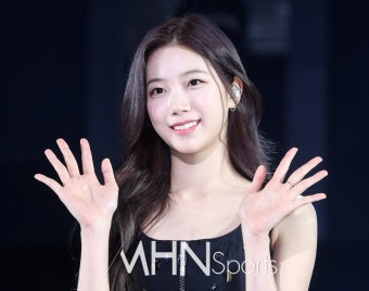 르세라핌 카즈하 '청순미모'[포토] < 포토 < 음악 < 연예 < 기사본문 - MHN스포츠 르세라핌 카즈하 '청순미모'[포토]