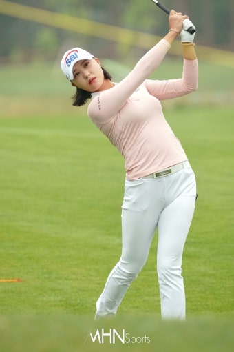 문정민 '큰 키에서 나오는 강력파워샷'[포토] < 포토뉴스 < 골프뉴스... MHNsports / MHN스포츠 문정민 '큰 키에서 나오는 강력파워샷'[포토]