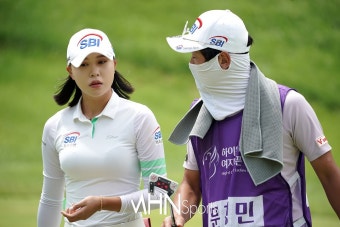 문정민 '내일은 놓치지 않아'[포토] < 포토뉴스 < 골프뉴스 < 스포츠뉴스 < 기사본문 - MHNsports / MHN스포츠 문정민 '내일은 놓치지 않아'[포토]