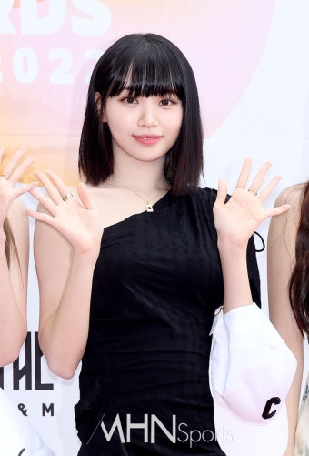 르세라핌 김채원 '예쁘게 손인사'[포토] < 포토 < 음악 < 연예 < 기사본문 - MHN스포츠 르세라핌 김채원 '예쁘게 손인사'[포토]