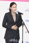 신인선수 지명하는 BNK 박정은 감독[포토] < 포토뉴스 < 농구 < 스포츠 < 기사본문 - MHN / 엠에이치앤 신인선수 지명하는 BNK 박정은 감독... 