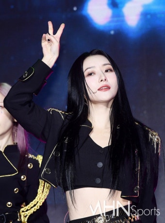 드림캐쳐 수아 '턱선도 브이라인~'[포토] < 포토뉴스 < 음악뉴스 < 연예뉴스 < 기사본문 - MHNsports / MHN스포츠 드림캐쳐 수아 '턱선도...