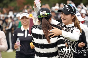[Ms포토]이가영 '98번째 대회서 우승 했어요' < 포토 < 골프 < 스포츠 < 기사본문 - MHN스포츠 [Ms포토]이가영 '98번째 대회서 우승 했어요'