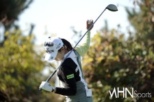 [Ms포토]박현경 샷 리듬을 읽혀라 < 포토 < 골프 < 스포츠 < 기사본문 - MHN스포츠 [Ms포토]박현경 샷 리듬을 읽혀라