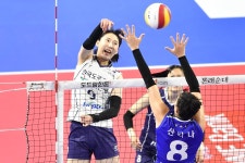 36-34 듀스 공방전…박정아 33점, 16점 분전 김희진에 판정승 < 배구 < 스포츠 < 기사본문 - MHN / 엠에이치앤 36-34 듀스 공방전…박정아... 