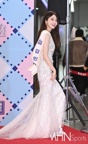 [Ms포토] 강민경, '시선 끄는 여신의 자태' < 포토 < 방송/TV < 연예 < 기사본문 - MHN스포츠 [Ms포토] 강민경, '시선 끄는 여신의 자태'