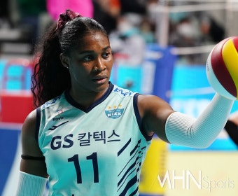 [Ms포토] 모마 '장충폭격기 선발 복귀' < 포토뉴스 < 배구 < 스포츠 < 기사본문 - MHNsports / MHN스포츠 [Ms포토] 모마 '장충폭격기 선발 복귀'