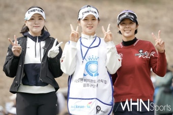 [Ms포토] 조아연-박현경-박지영 '한국토지신탁 우승 향한 브이' < 포토뉴스 < 골프뉴스 < 스포츠뉴스 < 기사본문 - MHNsports / MHN스포츠...