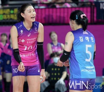 [Ms포토] 김연경-김해란 '코트 위의 레전드' < 포토 < 배구 < 스포츠 < 기사본문 - MHN스포츠 [Ms포토] 김연경-김해란 '코트 위의 레전드'