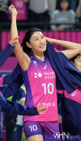 '베테랑의 품격' 김연경-한선수, 브랜드 고객충성도 대상 수상 < 배구뉴스 < 스포츠뉴스 < 기사본문 - MHNsports / MHN스포츠 '베테랑의 품격...